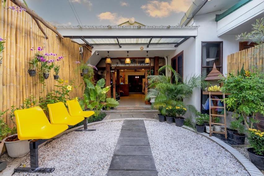 Banana House — Photos 1
